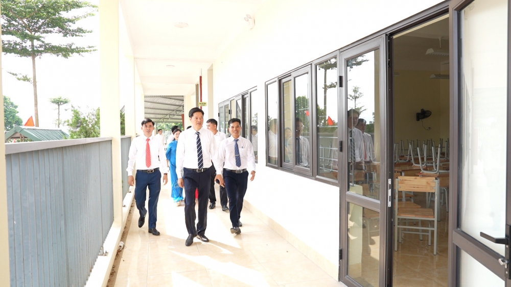 Gắn biển công trình chào mừng Đại hội đại biểu Đảng bộ xã Dương Hoà