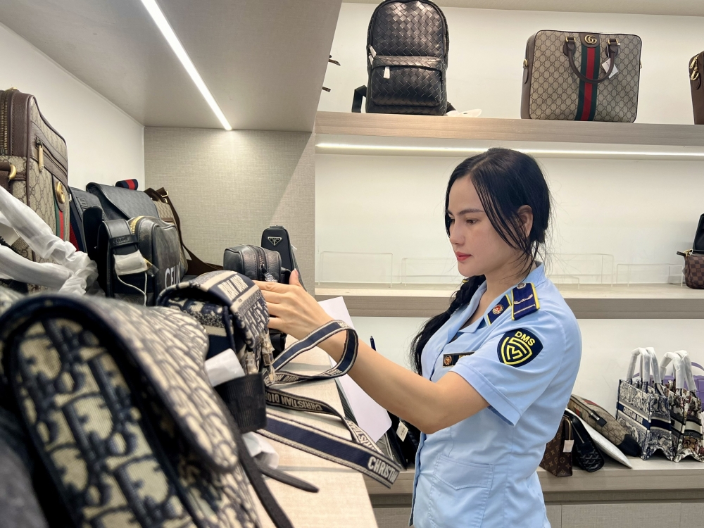 Tiến tới chấm dứt, quét sạch tình trạng buôn lậu, gian thương