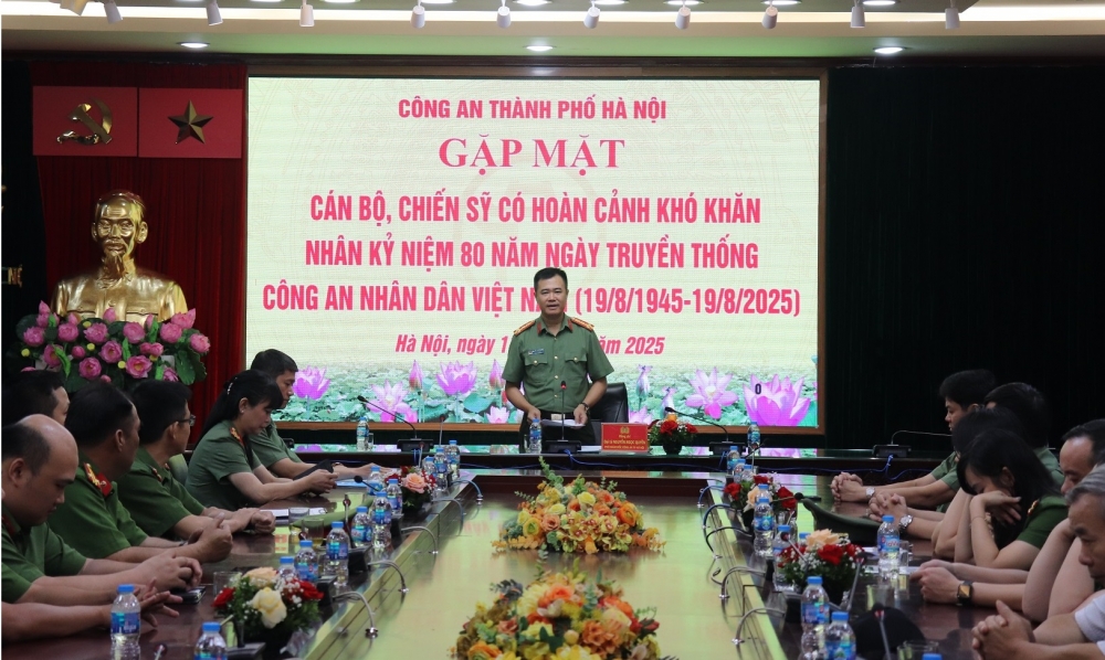 Tình cảm của Công an Hà Nội dành cho cán bộ, chiến sĩ có hoàn cảnh khó khăn Tình cảm của Công an Hà Nội dành cho cán bộ, chiến sĩ có hoàn cảnh khó khăn