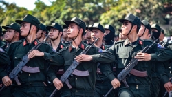 het long het suc bao ve dang phung su to quoc phuc vu nhan dan