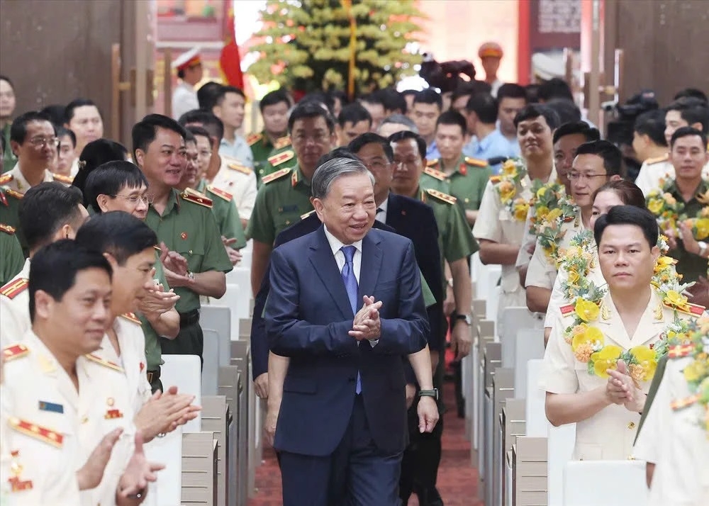 Tổng Bí thư: Công an phải thật sự là “điểm tựa bình yên của Nhân dân”