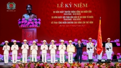 luc luong cand lan thu 5 duoc trao tang huan chuong sao vang