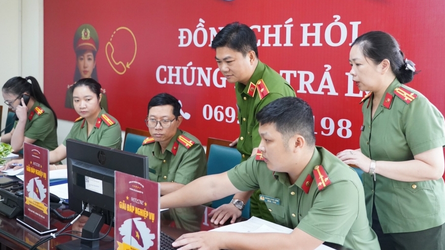 Công an Hà Nội ra mắt mô hình “Nụ cười tiếp dân”, “Hotline giải đáp nghiệp vụ”