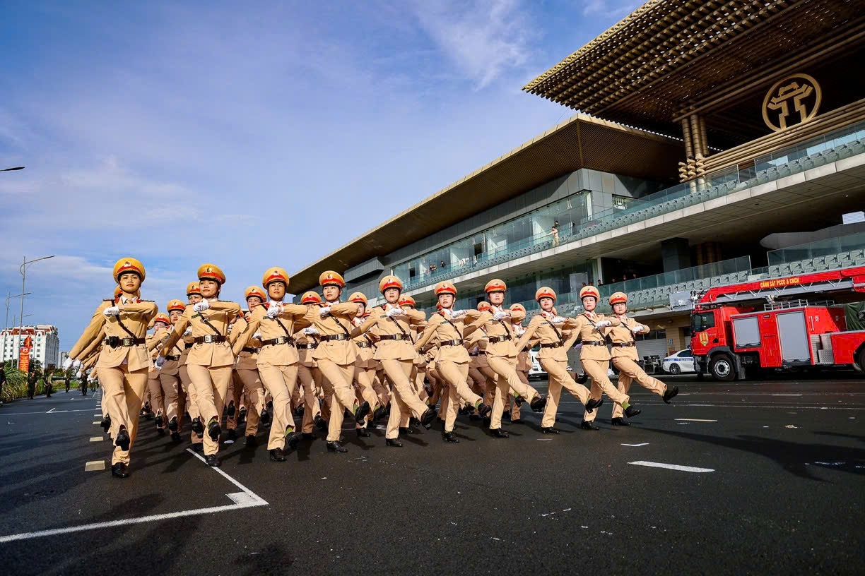 Ngắm cán bộ, chiến sĩ và dàn xe đặc chủng của lực lượng Cảnh sát giao thông