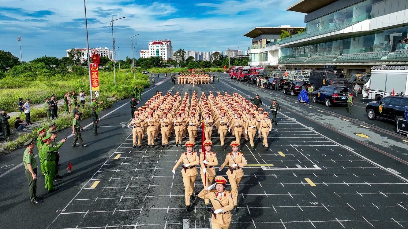 Ngắm cán bộ, chiến sĩ và dàn xe đặc chủng của lực lượng Cảnh sát giao thông