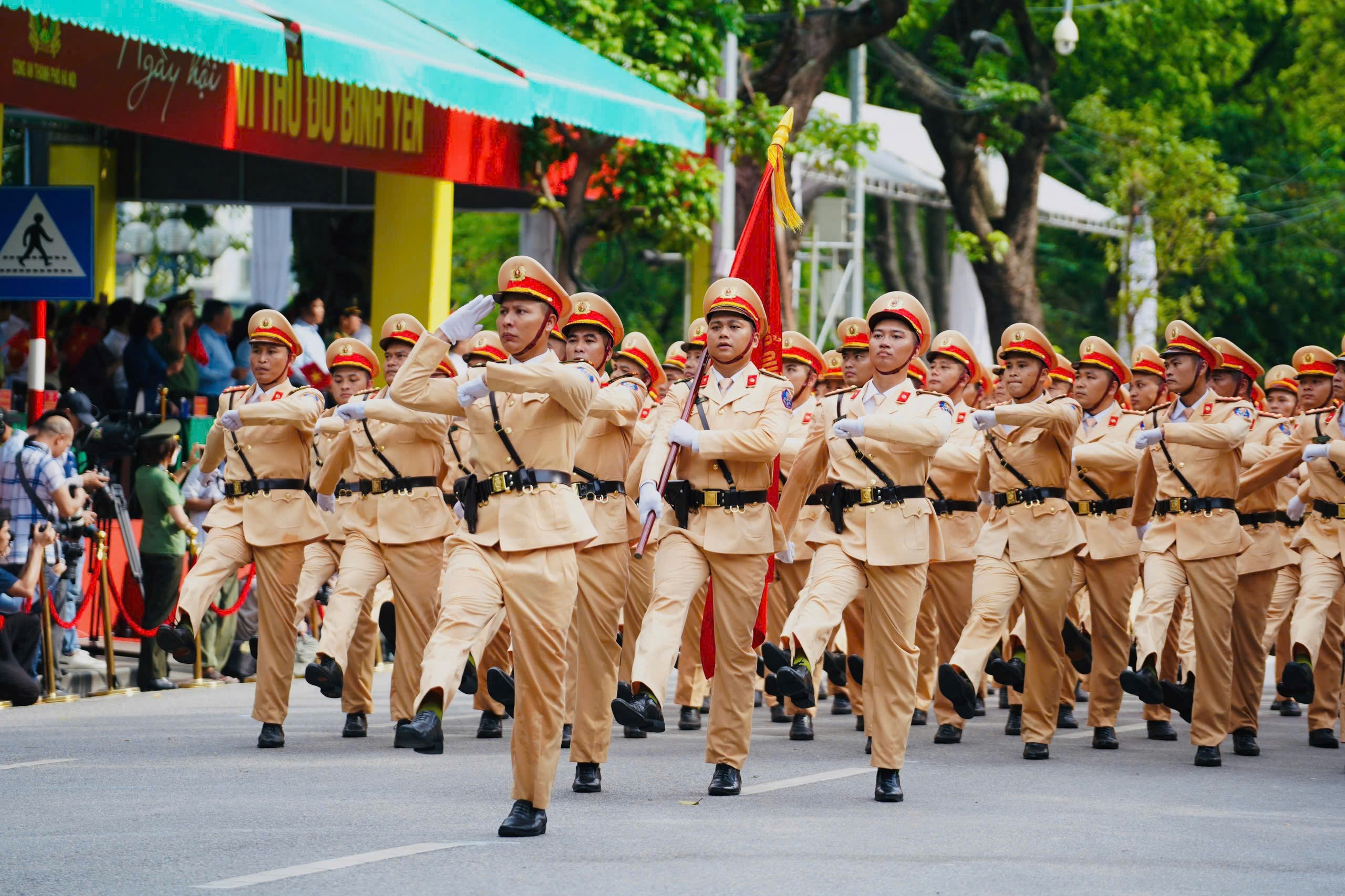 Ngắm cán bộ, chiến sĩ và dàn xe đặc chủng của lực lượng Cảnh sát giao thông