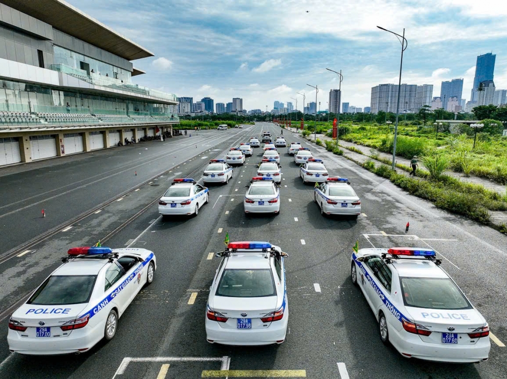 Ngắm cán bộ, chiến sĩ và dàn xe đặc chủng của lực lượng Cảnh sát giao thông