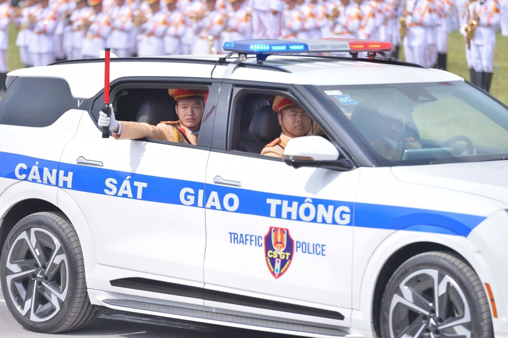 Ngắm cán bộ, chiến sĩ và dàn xe đặc chủng của lực lượng Cảnh sát giao thông