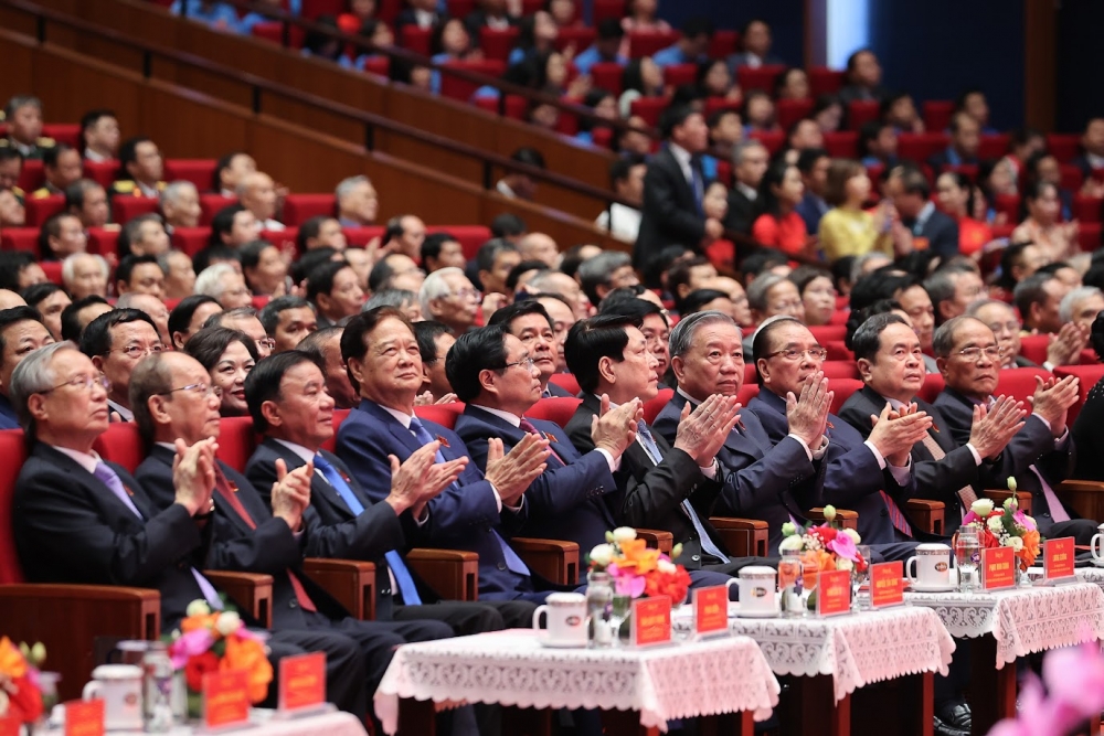 Chính phủ là công bộc của dân, đặt quyền lợi của dân lên trên hết thảy Chính phủ là công bộc của dân, đặt quyền lợi của dân lên trên hết thảy