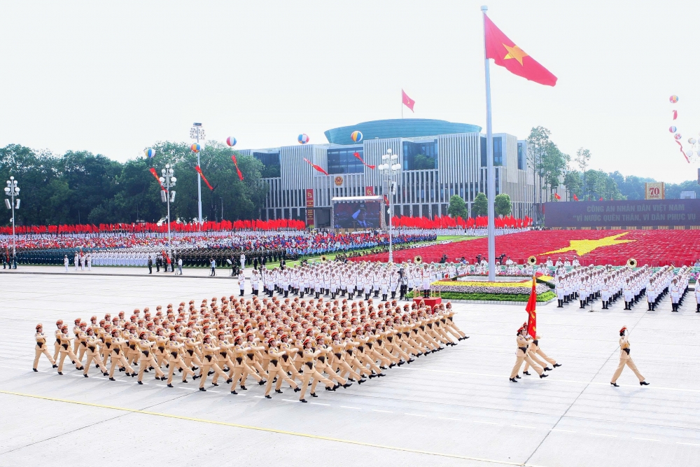 Cục Cảnh sát giao thông hướng dẫn người dân đi lại phục vụ A80