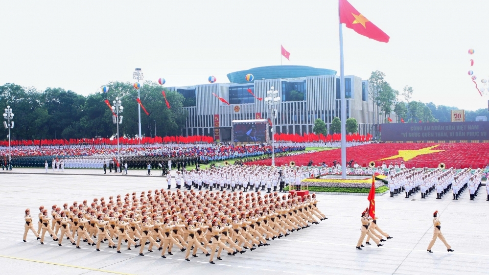 Cục Cảnh sát giao thông hướng dẫn người dân đi lại phục vụ A80