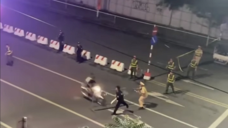 Sớm đưa ra xử lý các đối tượng thông chốt, lao xe vào cảnh sát bảo vệ hợp luyện A80 ‎