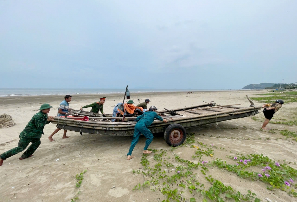 Bão số 5 sắp đổ bộ, nguy cơ mưa gió cực lớn ở miền Trung