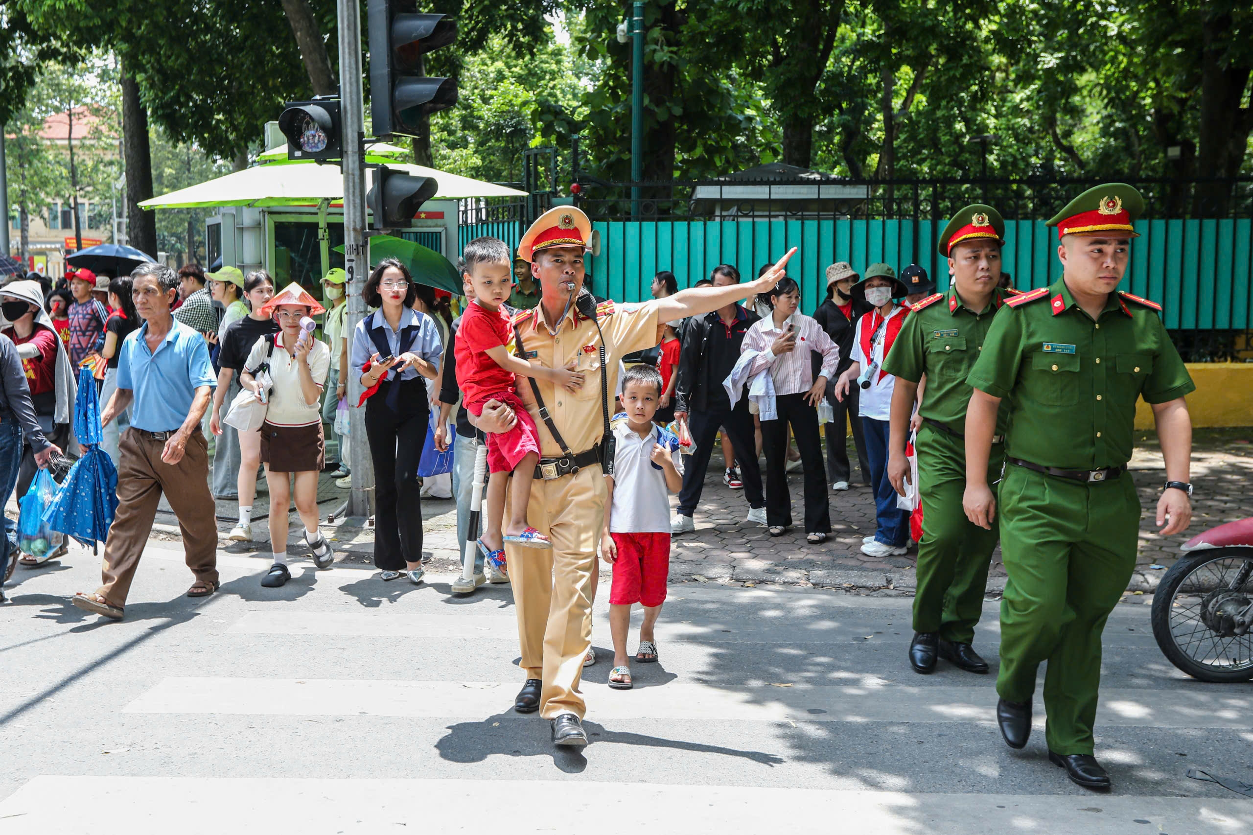 Hướng về đại lễ A80, tình quân dân Thủ đô càng thêm gắn bó