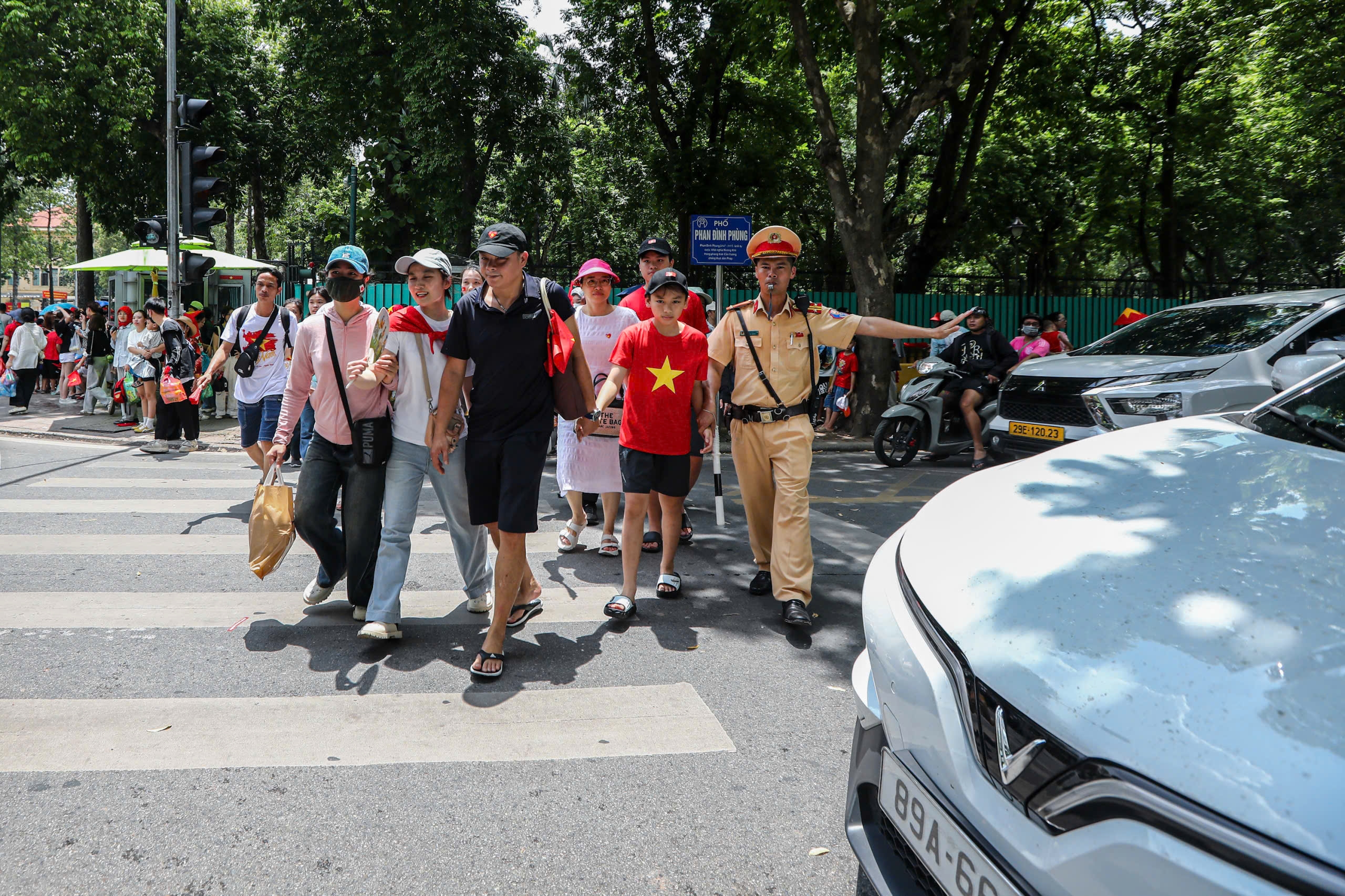 Hướng về đại lễ A80, tình quân dân Thủ đô càng thêm gắn bó