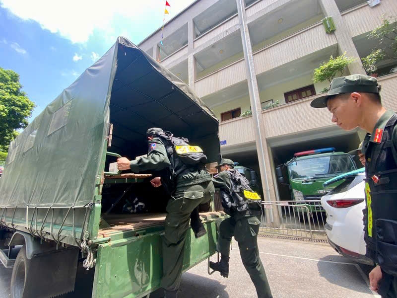 Cảnh sát đặc nhiệm đặt quyết tâm cao nhất đảm bảo an toàn sự kiện A80 Cảnh sát đặc nhiệm đặt quyết tâm cao nhất đảm bảo an toàn sự kiện A80