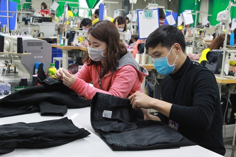 Ngành dệt may, da giày đang đối mặt với nhiều rào cản ngay trên “sân nhà”
