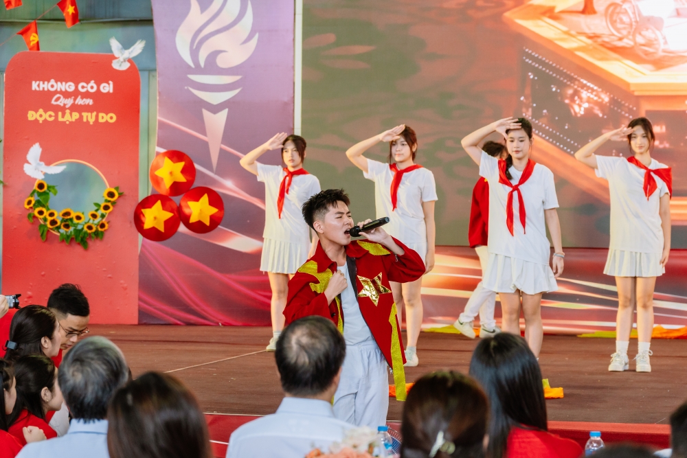 Chạm quá khứ - Viết tiếp tương lai