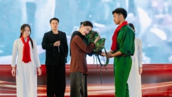 Chạm quá khứ - Viết tiếp tương lai