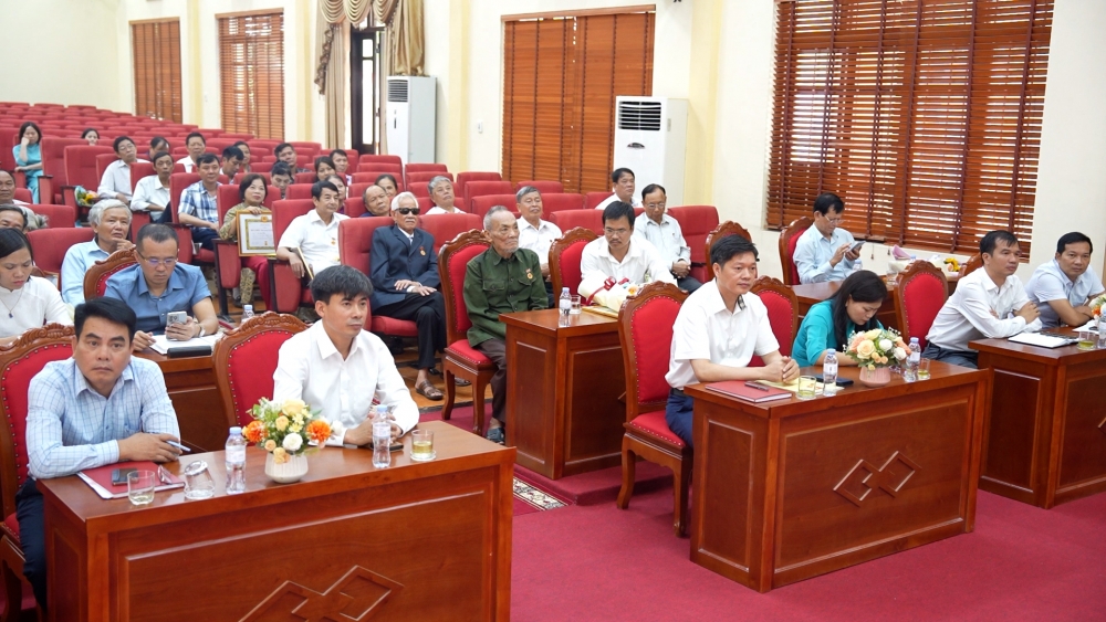 Xã Dương Hoà trao tặng Huy hiệu Đảng đợt 2/9 cho 36 đảng viên