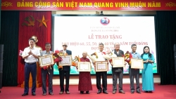 Xã Dương Hoà trao tặng Huy hiệu Đảng đợt 2/9 cho 36 đảng viên