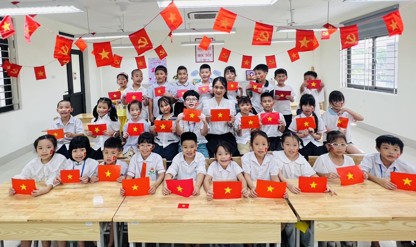 Tình yêu đất nước của cô và trò Trường Tiểu học Bắc Từ Liêm