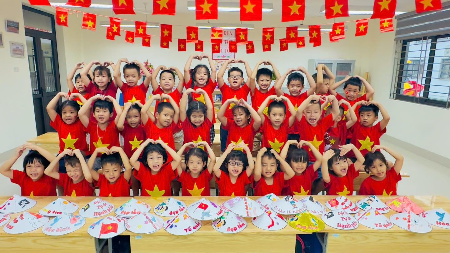 Tình yêu đất nước của cô và trò Trường Tiểu học Bắc Từ Liêm