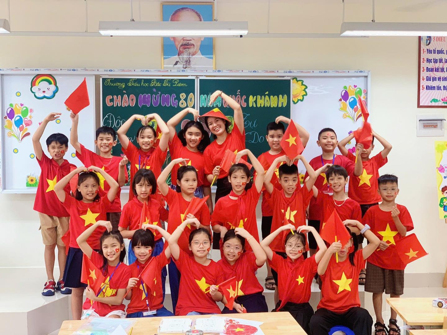 Tình yêu đất nước của cô và trò Trường Tiểu học Bắc Từ Liêm