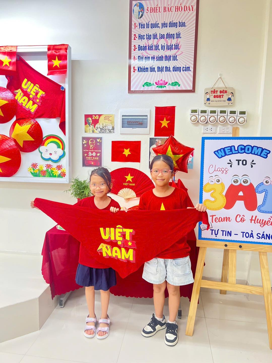 Tình yêu đất nước của cô và trò Trường Tiểu học Bắc Từ Liêm