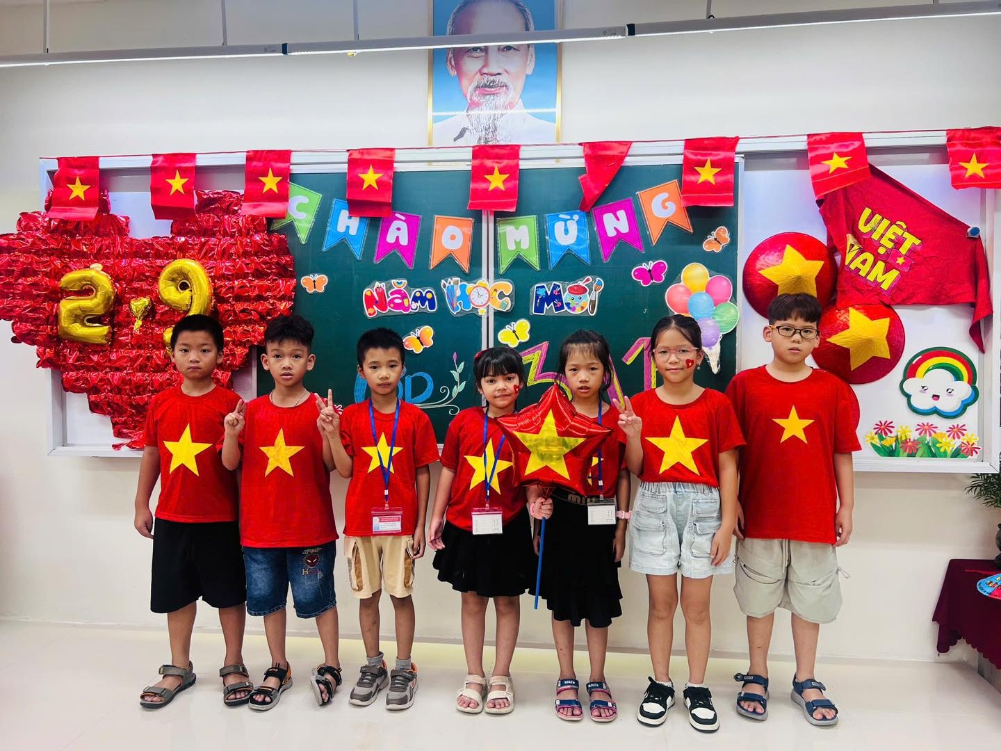 Tình yêu đất nước của cô và trò Trường Tiểu học Bắc Từ Liêm