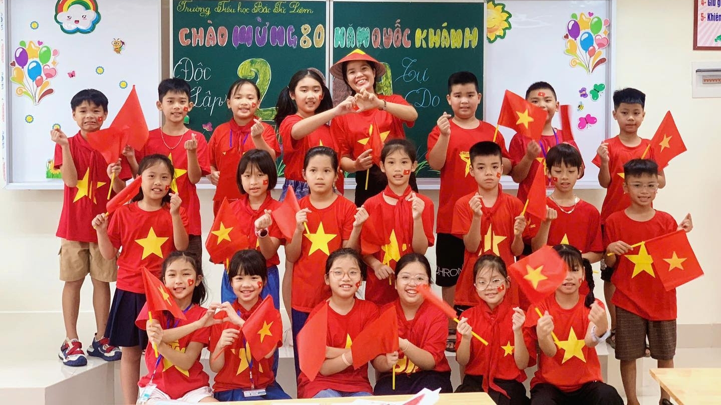 Tình yêu đất nước của cô và trò Trường Tiểu học Bắc Từ Liêm