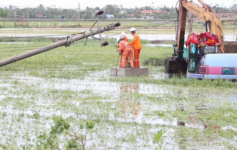 Hơn 2,3 triệu khách hàng sử dụng điện bị ảnh hưởng do bão số 5