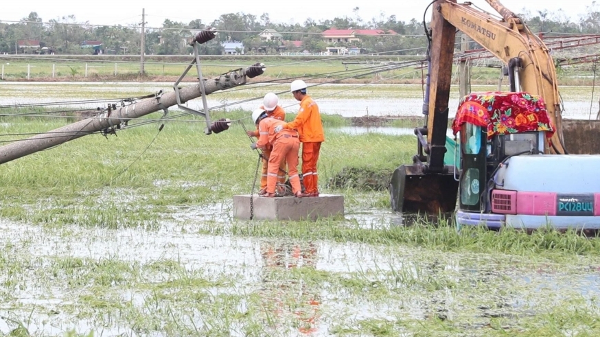 Hơn 2,3 triệu khách hàng sử dụng điện bị ảnh hưởng do bão số 5