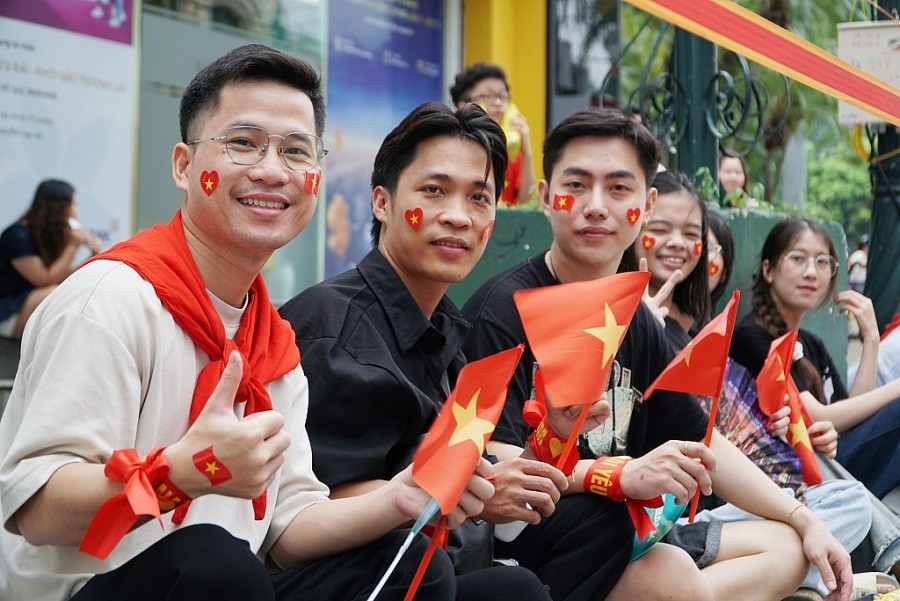 Tặng 100.000 đồng/người cho toàn dân ăn Tết Độc lập