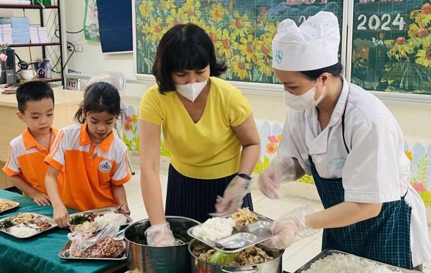 Hoàn thiện Nghị định về miễn, giảm học phí; hỗ trợ bữa trưa cho học sinh biên giới