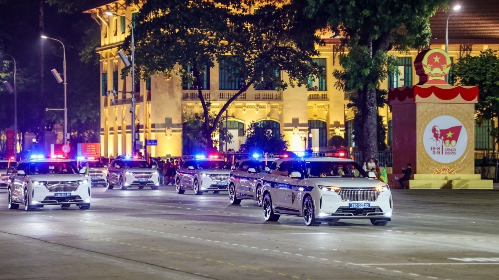 Cảnh sát phân luồng giao thông hướng đi về Hà Nội phục vụ tổng duyệt A80