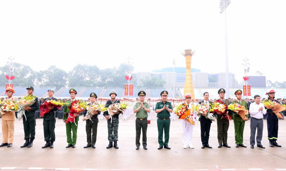 Hình ảnh lực lượng Công an xuất quân bảo vệ đại lễ A80