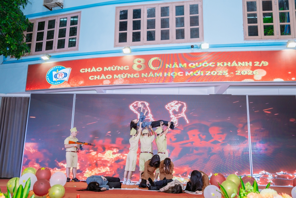 Quá khứ hào hùng của dân tộc được tái hiện tại Trường THCS Đoàn Thị Điểm