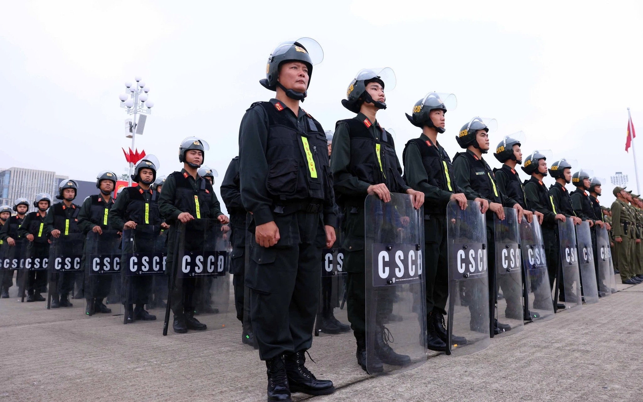 Hình ảnh lực lượng Công an xuất quân bảo vệ đại lễ A80