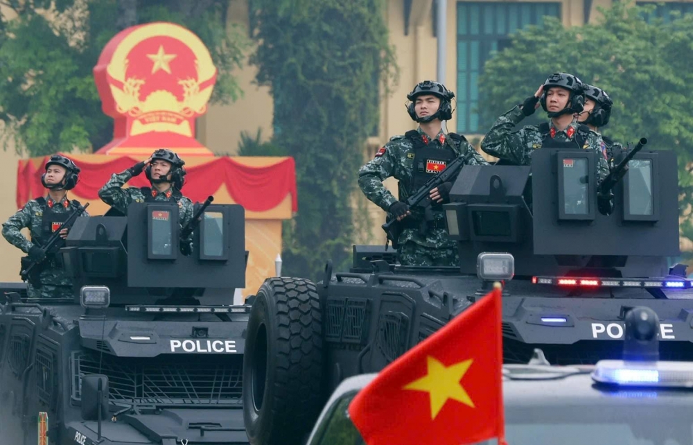 Hình ảnh lực lượng Công an xuất quân bảo vệ đại lễ A80