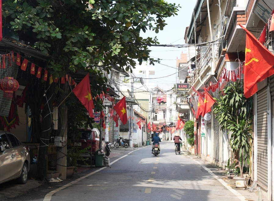 Hà Nội: Xã Dương Hoà rực rỡ cờ hoa, khẩu hiệu mừng Tết Độc lập