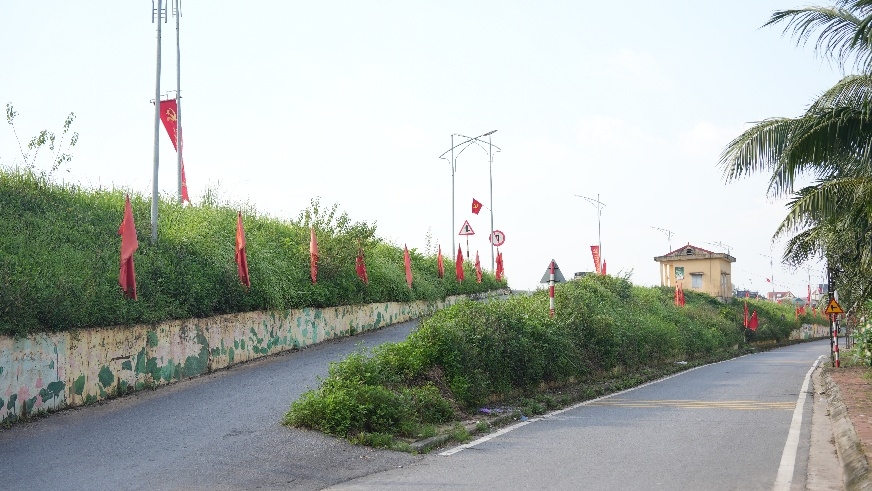 Hà Nội: Xã Dương Hoà rực rỡ cờ hoa, khẩu hiệu mừng Tết Độc lập