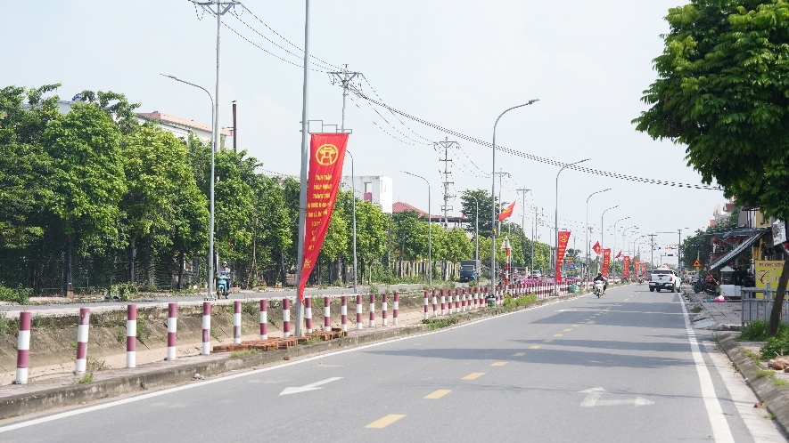 Hà Nội: Xã Dương Hoà rực rỡ cờ hoa, khẩu hiệu mừng Tết Độc lập