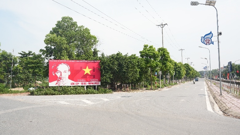 Hà Nội: Xã Dương Hoà rực rỡ cờ hoa, khẩu hiệu mừng Tết Độc lập