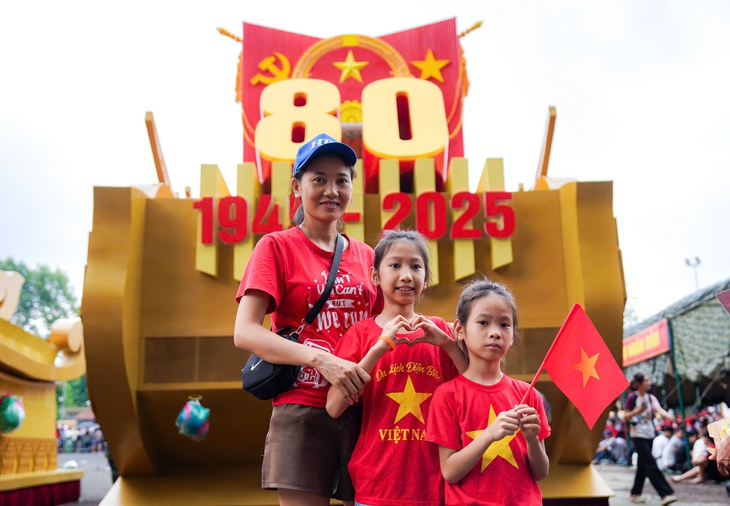 Hà Nội hướng dẫn tặng quà mừng 80 Quốc khánh cho người dân