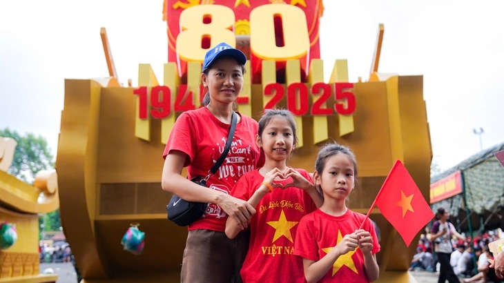 ha noi huong dan tang qua mung 80 quoc khanh cho nguoi dan