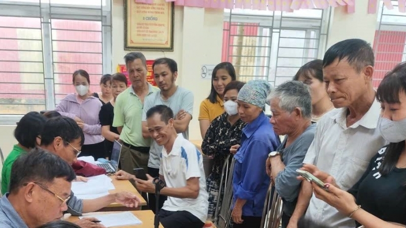 Người dân xã Đan Phượng nô nức đến nhận quà mừng Quốc khánh