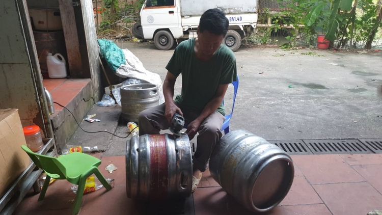 Hàng chục keg bia 'nhái' thương hiệu nổi tiếng tại Công ty Đại Việt Châu Á hang chuc keg bia nhai thuong hieu noi tieng tai cong ty dai viet chau a