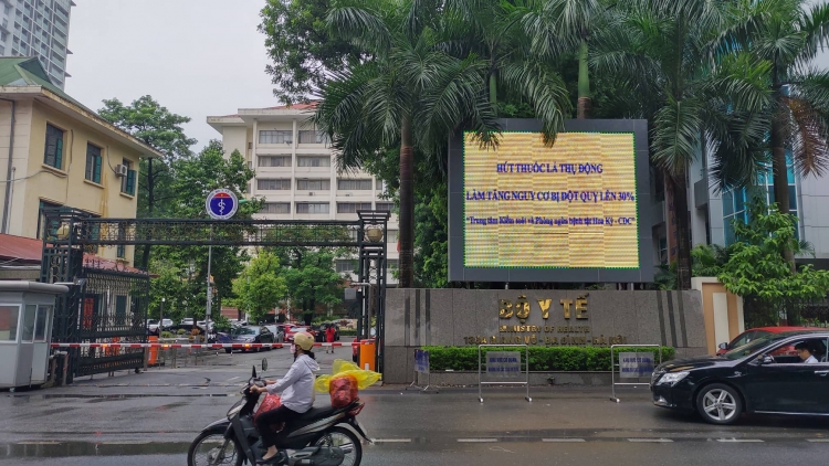 nhung lanh dao bo y te co trach nhiem vu vn pharma ban thuoc ung thu gia