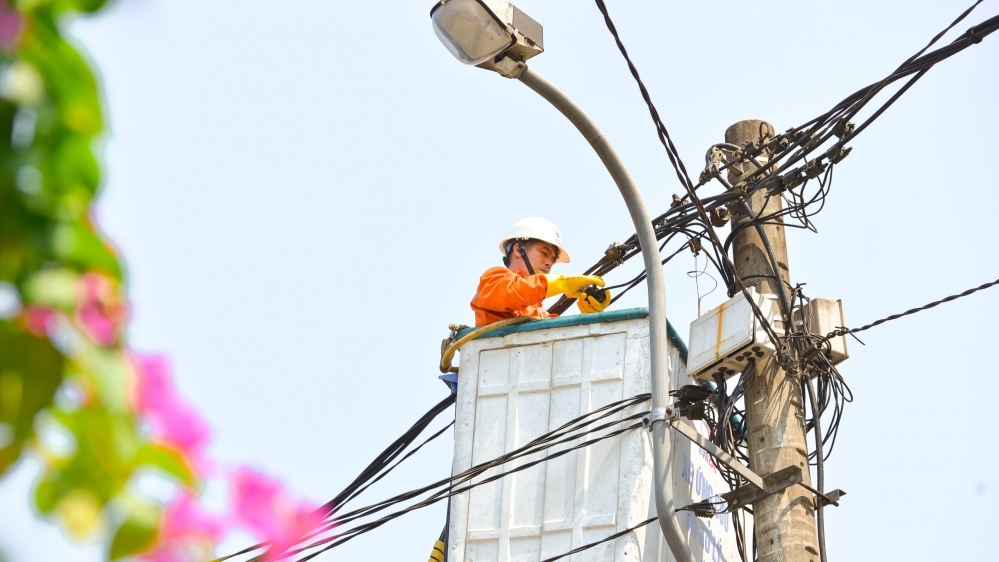 Giá điện có thể sẽ phải chịu thêm khoản lỗ của EVN